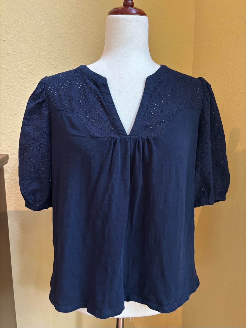 Boden Navy Eyelet Puff-Sleeve V-Neck Top. Size 12. 100% cotton
